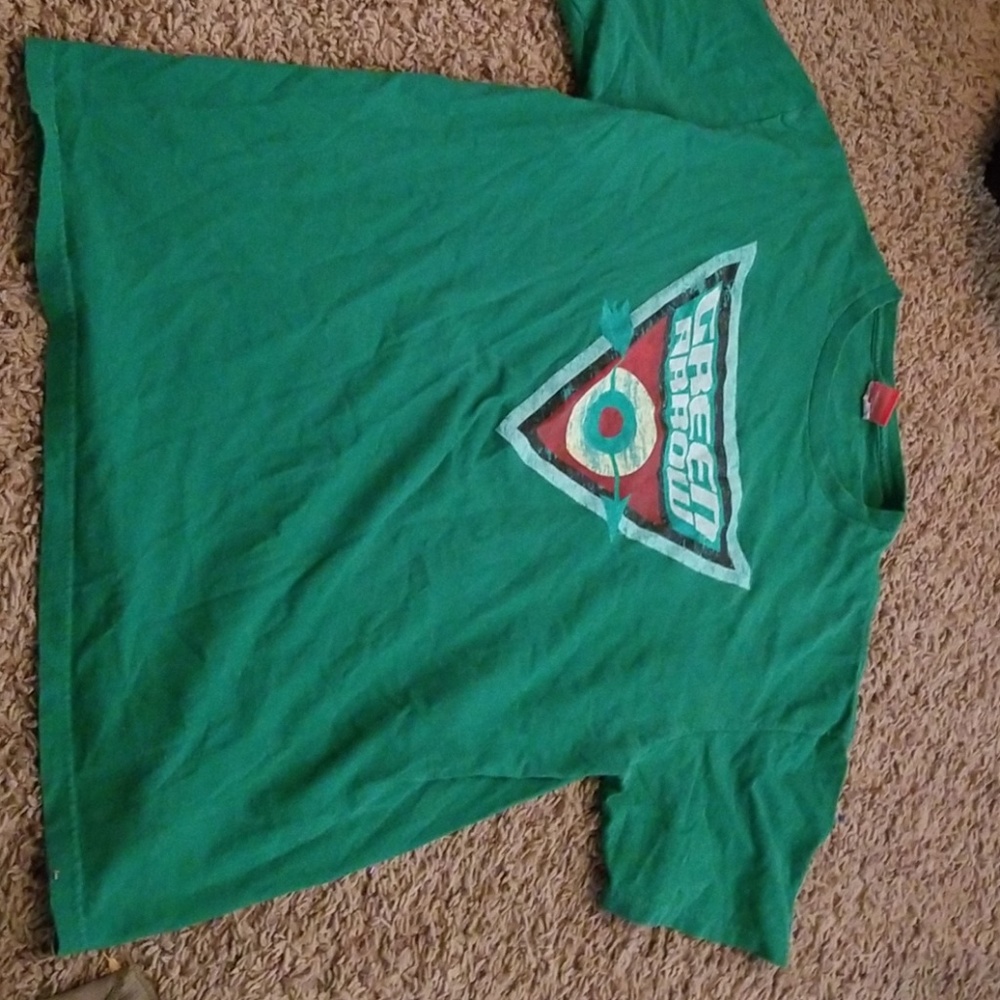 Green arrow t shirt